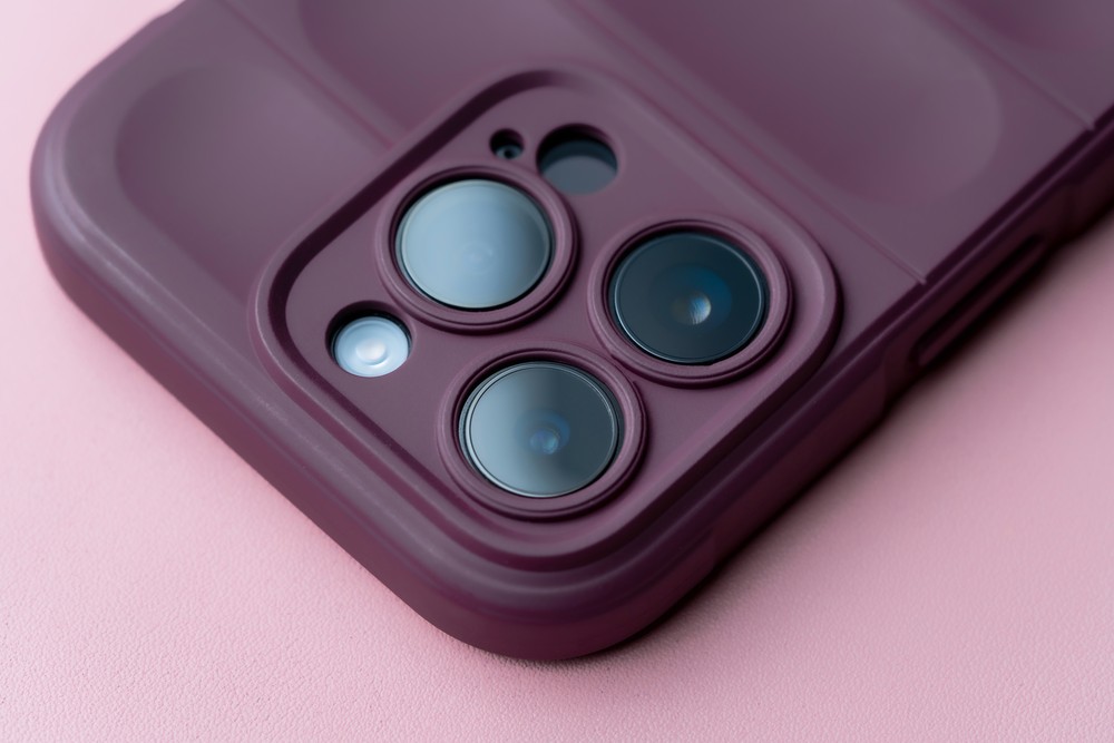 Close-up of the raised camera edges in the Bizon Case Tur