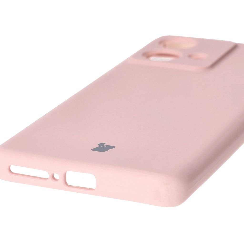 Zbliżenie na precyzyjne wycięcia i możliwość ładowania indukcyjnego w etui Bizon Soft Case