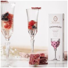 Ruby chocolate with pomegranates and strawberry flakes Laurence Chommelier Rose Wine, 100 g