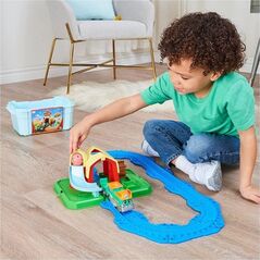 Spin Master Spin Master Mighty Express Farm Station Playset with Farm-Frieda, toy vehicle
