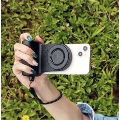 Adam Elements Selfie Shot Magnetic Hand Grip - magnetyczny uchwyt do ręki z powerbankiem 5000mAh czarny - Gwarancja bezpieczeństwa. Proste raty. Bezpłatna wysyłka od 170 zł.
