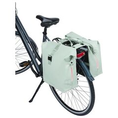 Basil Διπλή τσάντα BASIL SOHO DOUBLE PANNIER BAG NORDLICHT MIK, MIK System (έτοιμο προς χρήση) 41L 100% αδιάβροχη παστέλ πράσινο φωτισμός Nordlicht Technolog