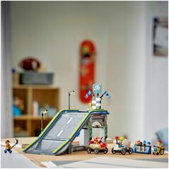 City Χωρίς Όρια: πίστα με ράμπες για αγωνιστικά αυτοκίνητα (60460)