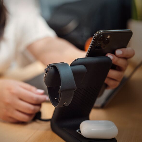 STM ChargeTree Swing 3in1 to Apple iPhone, AirPods & Watch (black) STM32 810046111222