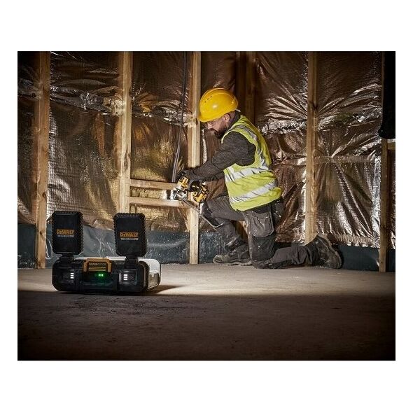 Dewalt DEWALT SKRZYNIA TOUGH SYS.2,0 Z OŚWIETLENIEM 13304903 3253561080616
