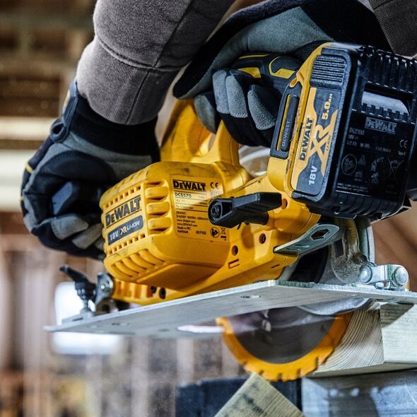 Dewalt 18v xr pil. tarczowa 184mm 2x5ah ps 14090758 5035048807385