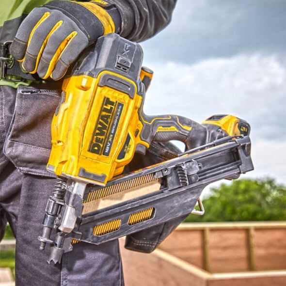 Zszywacz Dewalt DEWALT.NAILER 18V   DCN930P2 33deg 64-90mm 2x5.0Ah 14211612 5902013967903