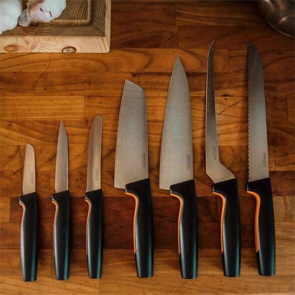 Fiskars FISKARS NÓŻ DO SKROBANIA ZAGIĘTY FUNCTIONAL FORM FS1057545