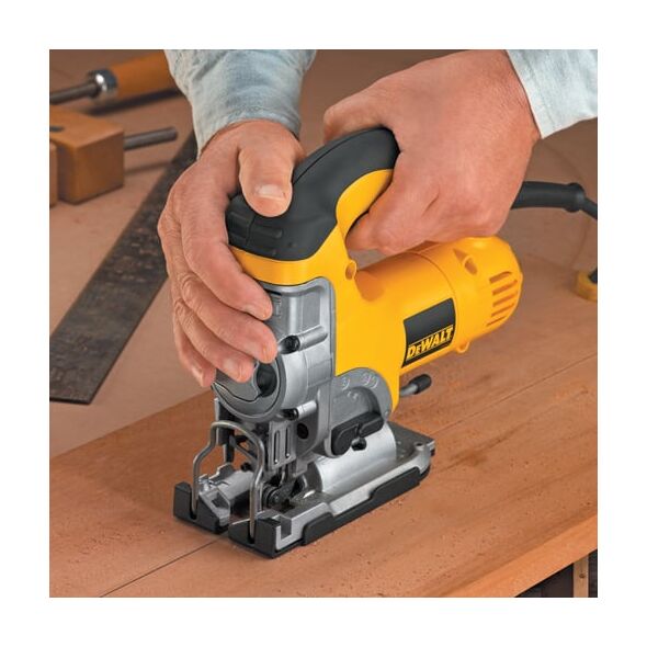 Wyrzynarka Dewalt DW331KT 701 W