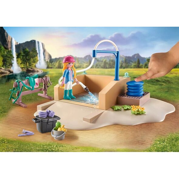 Playmobil Zestaw z figurkami Horses 71354 Isabella i Lioness z myjnią dla koni