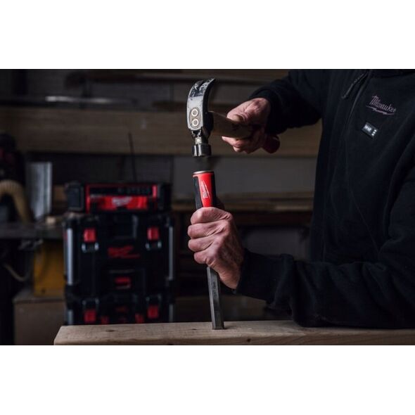 Sourcing MILWAUKEE WOOD CHISEL 25mm WITH CHAMFERED EDGE
