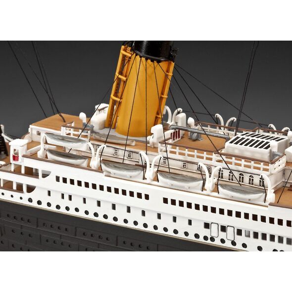Revell R.M.S. Titanic 100th Anniversary - 05715