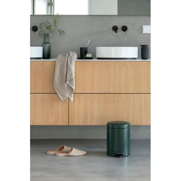 Kosz na śmieci Brabantia New Icon na pedał zielony (304026)