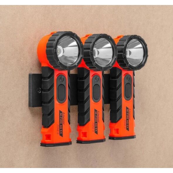Latarka MacTronic Latarka ręczna kątowa, Mactronic M-FIRE AG, 323 lm, bateryjna (4x AA), zestaw (baterie, klips metalowy, klips z tworzywa), kolor pomarańczowy, pudełko