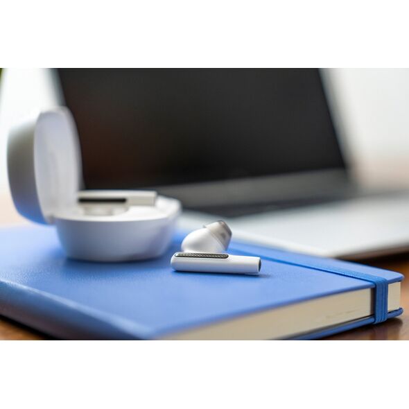Słuchawki Poly  Voyager Free 60+ UC Białe +BT700 USB-A Adapter +Touchscreen Charge Case (7Y8G5AA)