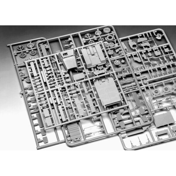 Revell Model plastikowy SWS W/Flak43 & SD AH58 Ammo Trailer