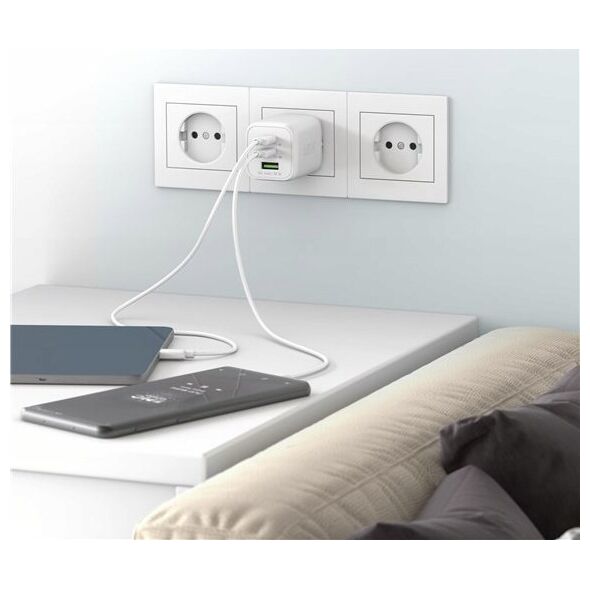 Ładowarka Goobay goobay USB-C fast charger Nano, PD, GaN, 65 watts (white, 1x USB-A, 2x USB-C PD, Charge 3.0)