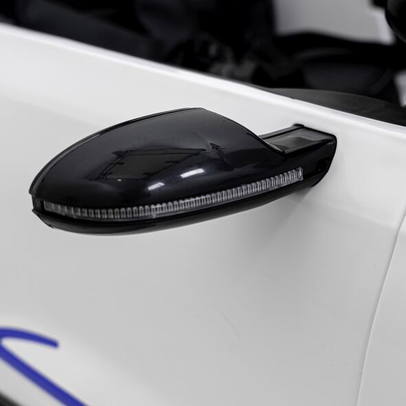 Mercedes Mercedes Benz AMG EQA dla dzieci Biały + Pilot + 5-punktowe pasy + EVA + Wyświetlacz MP3 + LED