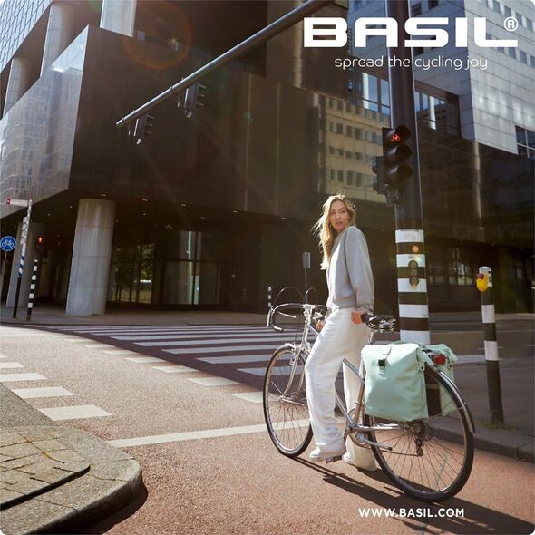 Basil Sakwa podwójna BASIL SOHO DOUBLE PANNIER BAG NORDLICHT MIK, MIK System (ready to go) 41L 100% wodoodporna pastel green oświetlenie Nordlicht Technolog