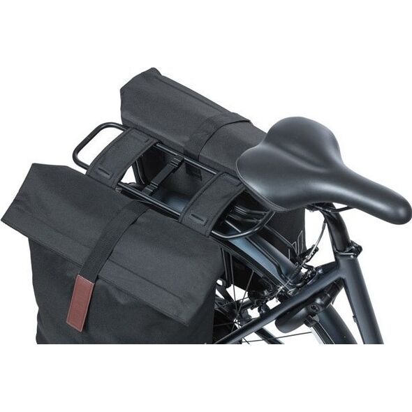 Basil Sakwa miejska podwójna BASIL CITY DOUBLE PANNIER BAG 28-32L, Universal Bridge System, wodoodporna black (NEW 2024)