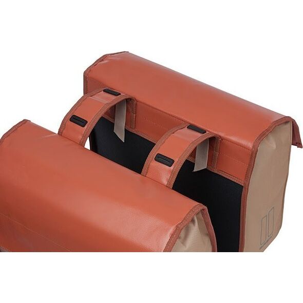 Basil Sakwa miejska podwójna BASIL URBAN LOAD DOUBLE PANNIER BAG 48-53L, Universal Bridge System, 100% wodoodporna, terra red/rose (NEW 2024)