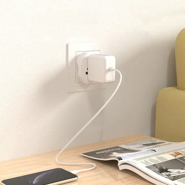 Tech-Protect Universal Travel Adapter From EU White