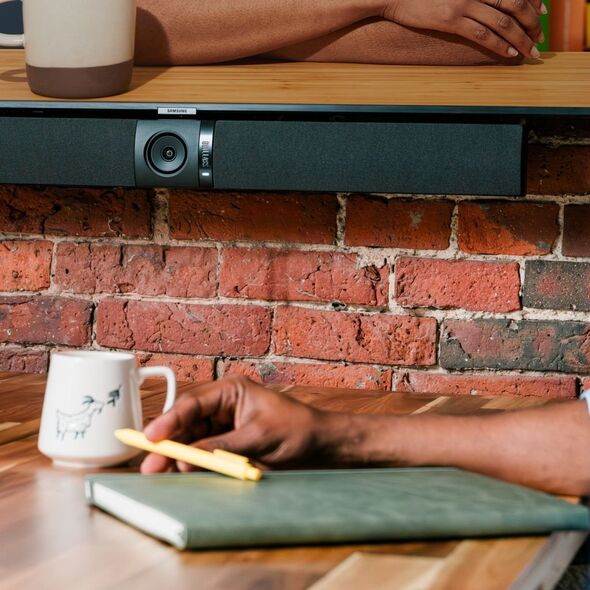 Kamera internetowa OWL Owl Labs Urządzenie do wideokonferencji Owl Bar - listwa wideokonferencyjna 4K z aktywnym ustawianiem ostrości głośników (dodaj Meeting Owl 4+, Meeting Owl 3 lub Meeting Owl Pro, aby uzyskać 360-stopniowe pokrycie i automatyczne prz