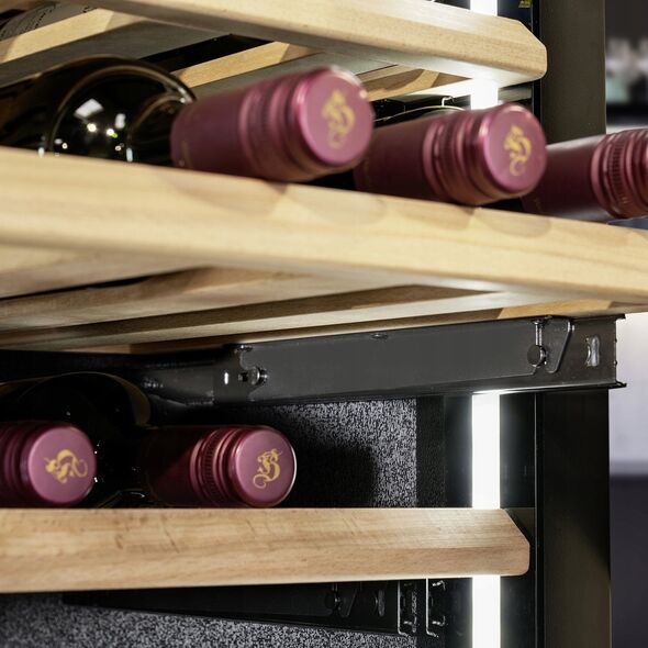Chłodziarka do wina Caso Caso | Wine Cooler | WineDeluxe WD 41 | Energy efficiency class F | Built-in | Bottles capacity 41 | Juodas