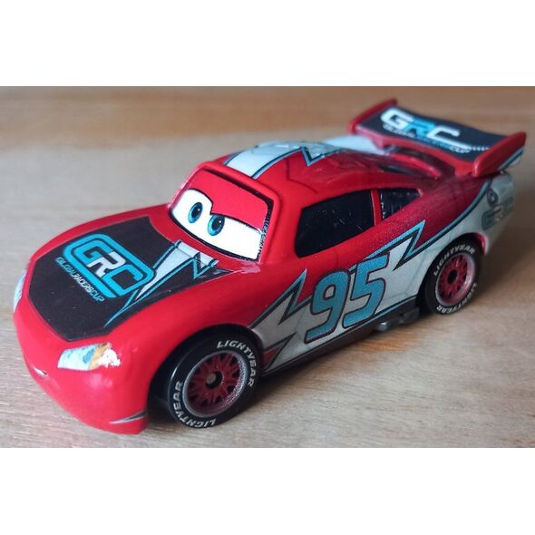 Mattel Cars. Auto Lightning McQueen HTY00