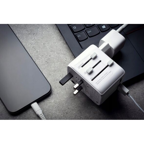 Fixed Fixed | Voyager World Adapter | FIXCT30-1C2A-WH | USB-A/USB-C | Travel Adapter