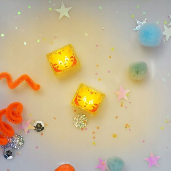 Glo Pals Glo Pals, Kostki sensoryczne świecące w wodzie - Daniel Tygrysek, 4 szt.