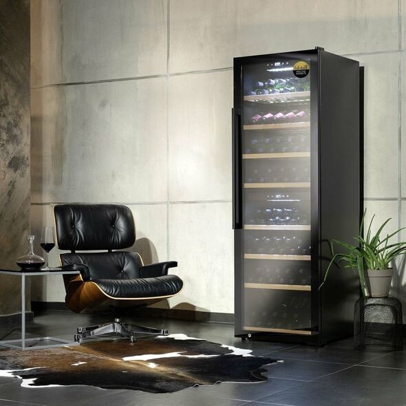 Caso Caso | Smart Wine Cooler | WineExclusive 180 | Energy efficiency class G | Free standing | Bottles capacity 180 bottles | Cooling type Compressor technology | Juodas