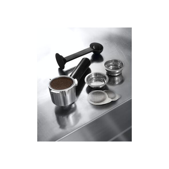 Ekspres ciśnieniowy DeLonghi Dedica EC 685.BK