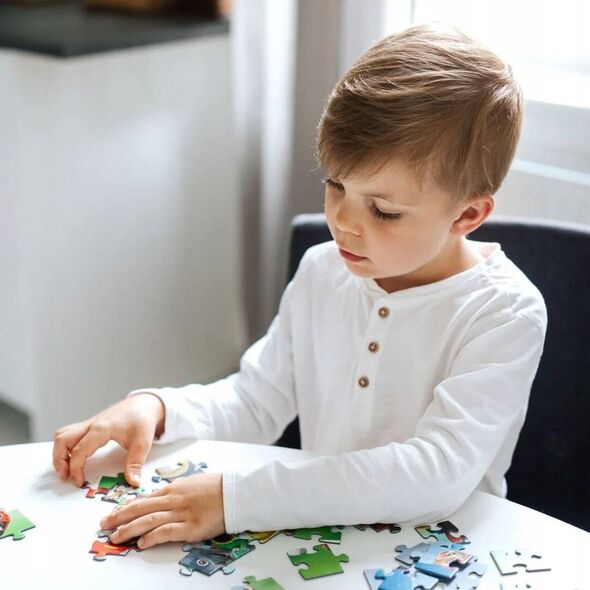 Trefl PUZZLE 30 Radosna Rodzina Treflików 18302
