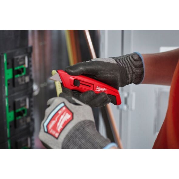 Milwaukee MILWAUKEE HEAVY DUTY KNIFE WITH RUBBER INSERT
