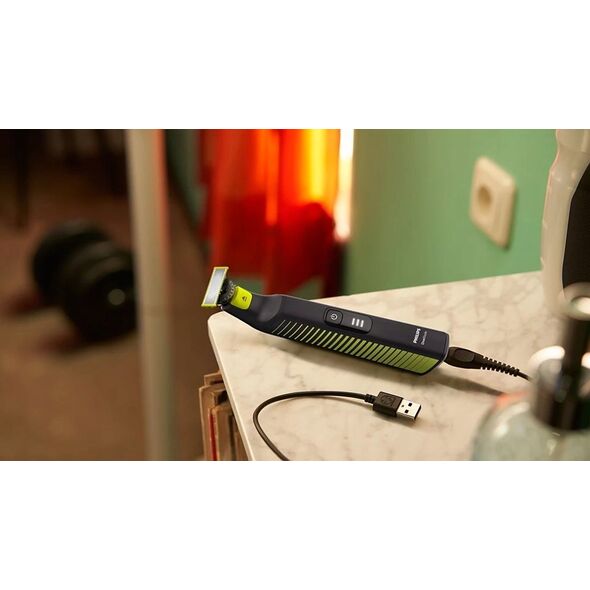 Philips Philips OneBlade Pro Face and Body QP6506/15, 5-in-1 Adjustable comb, Wet and Dry use, LED digital display