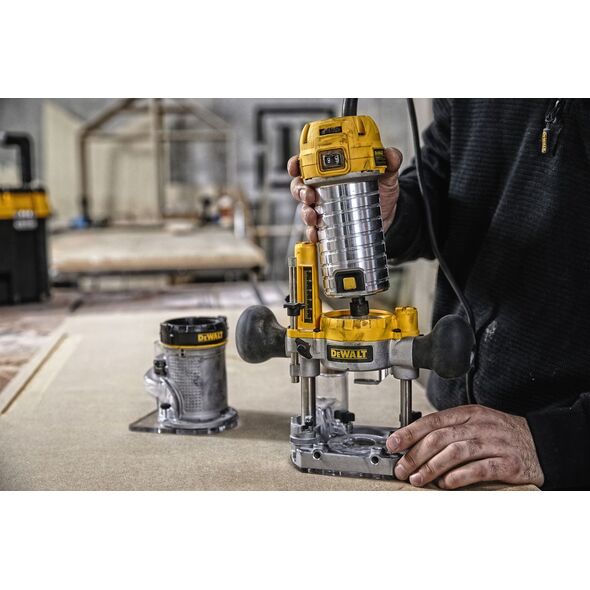 Frezarka Dewalt D26204K 900 W