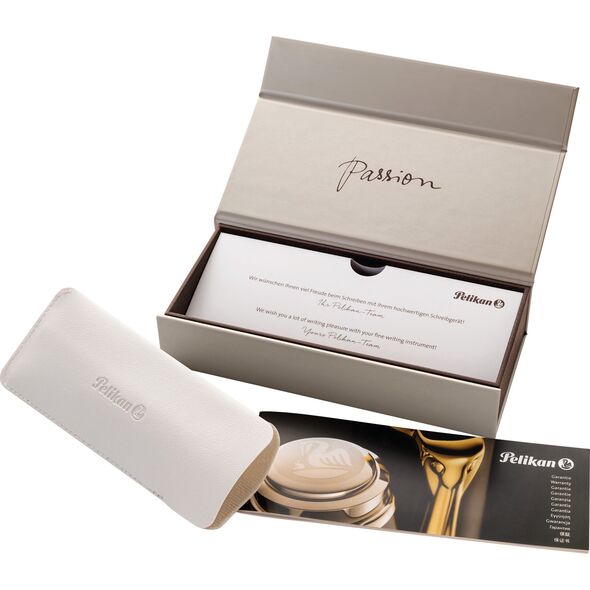 Pelikan Pelikan Kugelschreiber K400 Schwarz-Grün Geschenkbox 13672604 4012700996831