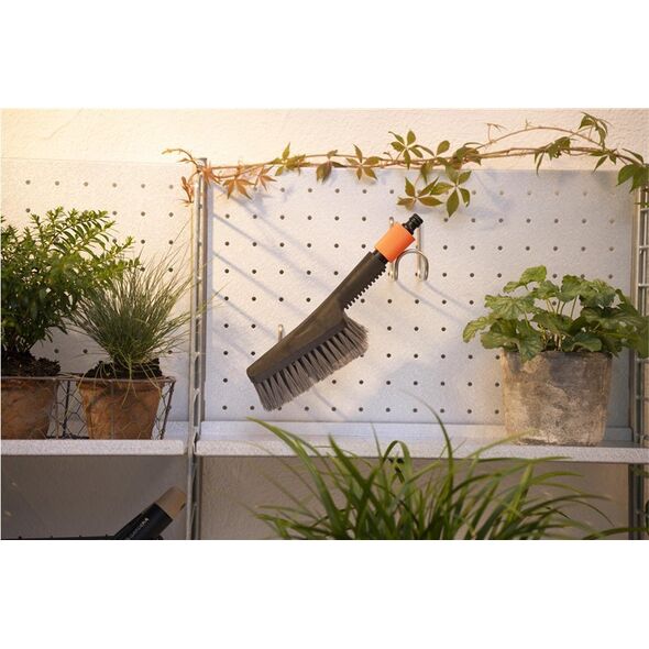 Βασικός εξοπλισμός Gardena GARDENA Cleansystem με βούρτσα χειρός S μαλακή, βούρτσα πλυσίματος (γκρι/πορτοκαλί, συμπεριλαμβανομένων 10 ράβδων σαπουνιού, σύριγγα καθαρισμού, σύνδεσμος) 13339689 4078500064996