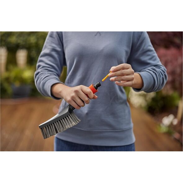 Βασικός εξοπλισμός Gardena GARDENA Cleansystem με βούρτσα χειρός S μαλακή, βούρτσα πλυσίματος (γκρι/πορτοκαλί, συμπεριλαμβανομένων 10 ράβδων σαπουνιού, σύριγγα καθαρισμού, σύνδεσμος) 13339689 4078500064996