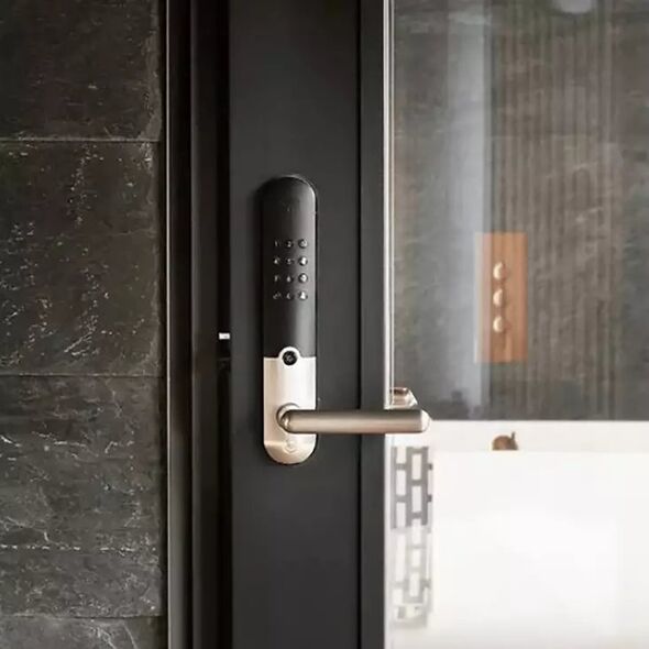 Yale Yale Doorman L3 -älylukko, harjattu teräs 13802519 6438350000000