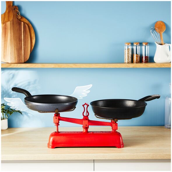 Frying pan TEFAL So Light, suitable for all stands, o28cm