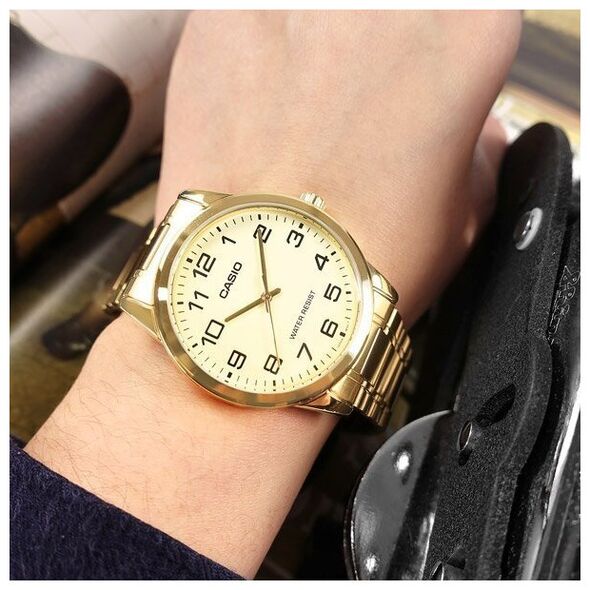 Zegarek Casio Zegarek marki Casio model MTP-V001G kolor Zółty. Akcesoria męski. Sezon: Cały rok NoSize