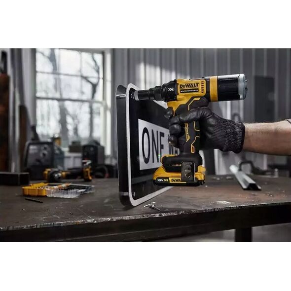 Dewalt NITOWNICA AKUMULATOROWA 10KN 25MM XR 18V 2*2.0AH