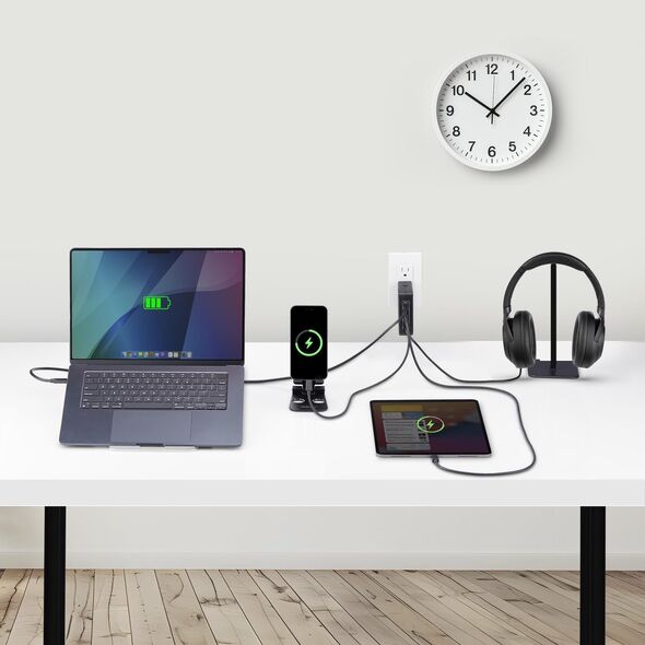 STARTECH.COM 140W USB-C-Wandladeger�t 3x USB-C/1x USB-A PD 3.1 Internationaler GaN-Ladeger�t fur MacBook/Dell XPS/Inspiron