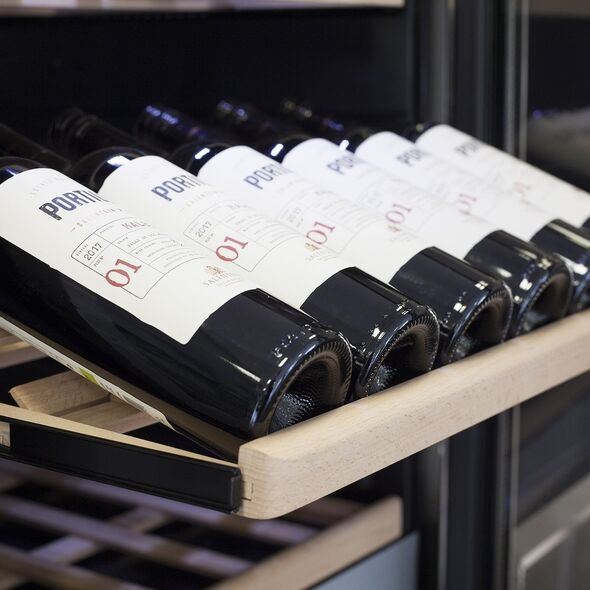 Caso | Συντηρητής Κρασιών | WineComfort 1260 Smart | Ενεργειακή κλάση G | Ελεύθερη τοποθέτηση | Χωρητικότητα φιαλών 126 | Ανοξείδωτο ατσάλι/Μαύρο