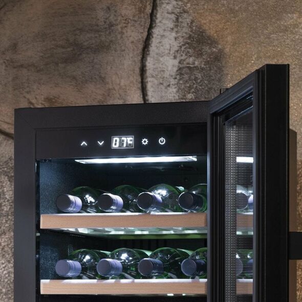 Chłodziarka do wina Caso Caso | Smart Wine Cooler | WineExclusive 66 | Energy efficiency class G | Free standing | Bottles capacity bottles | Cooling type Compressor technology | Juodas