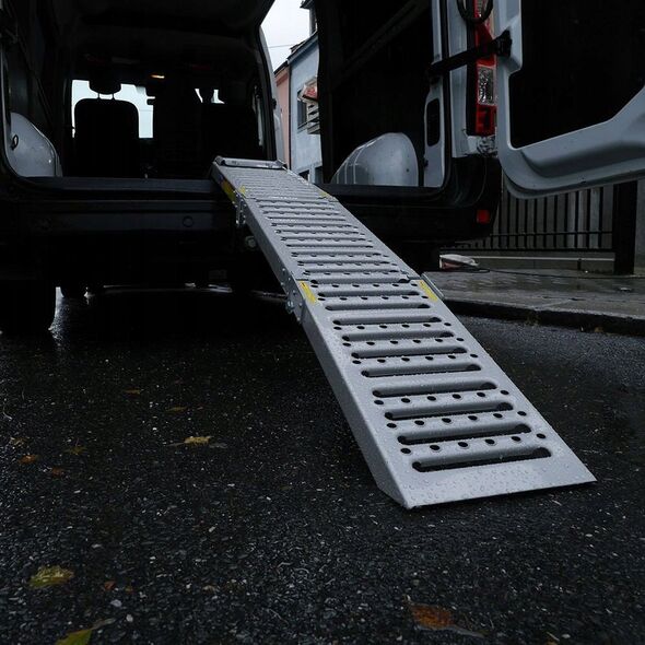 Πτυσσόμενες ράμπες φόρτωσης έως 2200kg 2τμχ.(1)