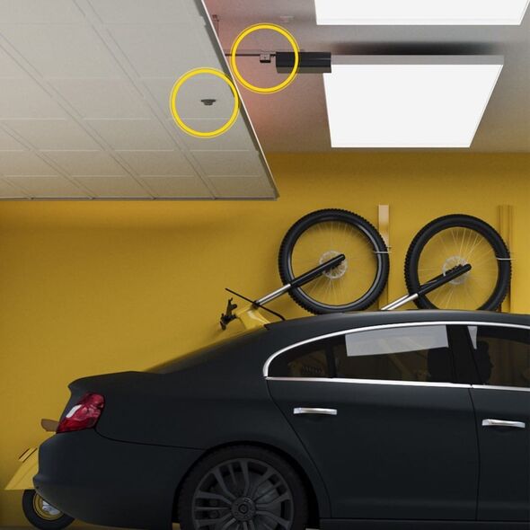 Yale Inteligentny sterownik do garażu 1x Smart Opener , 1x Door Position Sensor, 1x Magnes, 2x Dodatkowy kabel, 2x Taśma instalacyjna