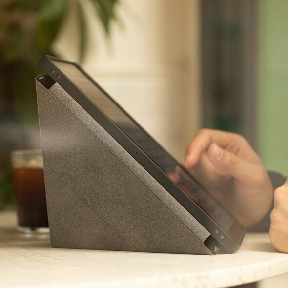 Native Union Active Case - προστατευτική θήκη με υποδοχή για Apple Pencil για iPad 10.9" 10G / 11" (A16) (μαύρο)